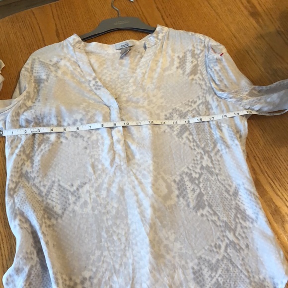 Cache silk 1/4 button down long sleeve blouse. Size large. - Picture 6 of 9